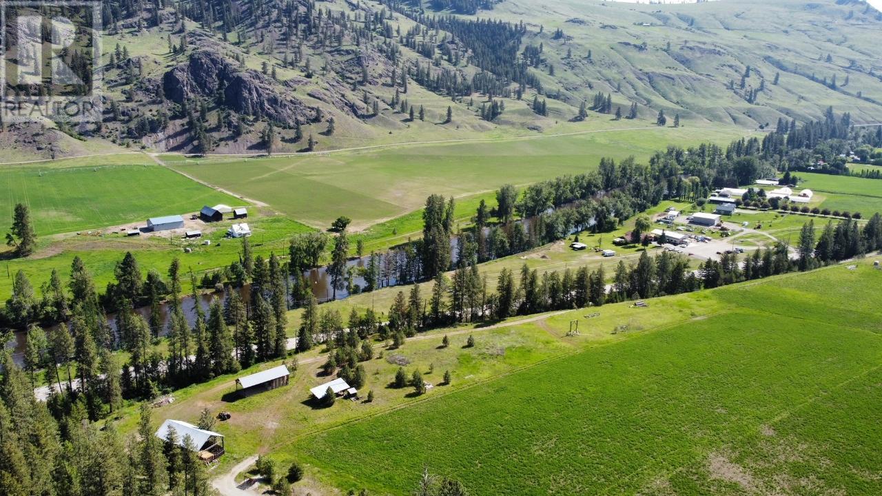  3352 HWY 3 Highway, Rock Creek