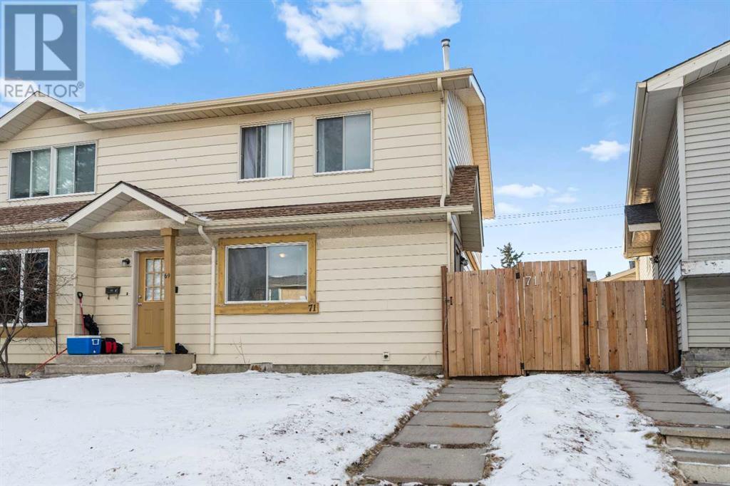 Single Family House for Sale in  Castlebrook Way NE Castleridge Calgary 