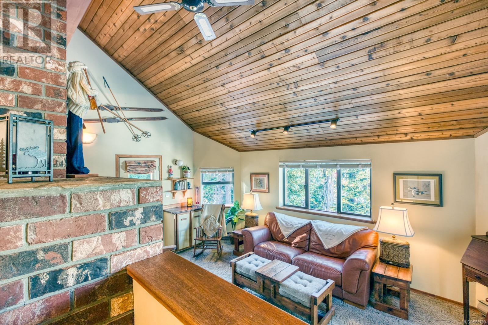 1044 Meadow Lane, Courtenay real estate listing 985708