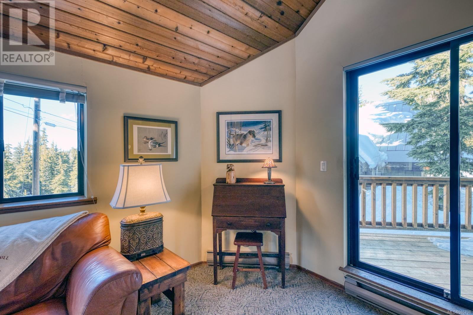 1044 Meadow Lane, Courtenay real estate listing 985708