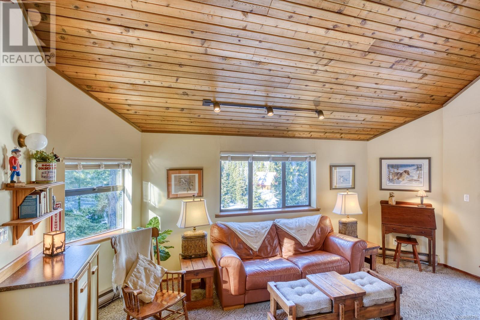 1044 Meadow Lane, Courtenay real estate listing 985708