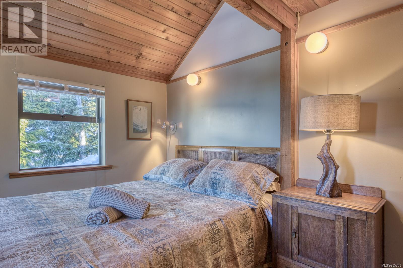 1044 Meadow Lane, Courtenay real estate listing 985708