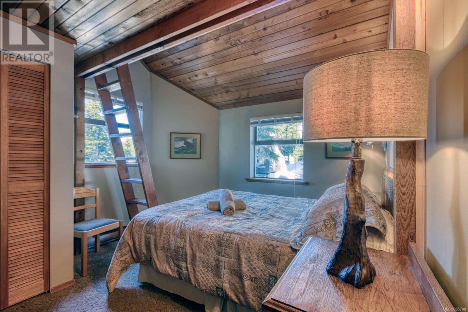 1044 Meadow Lane, Courtenay real estate listing 985708