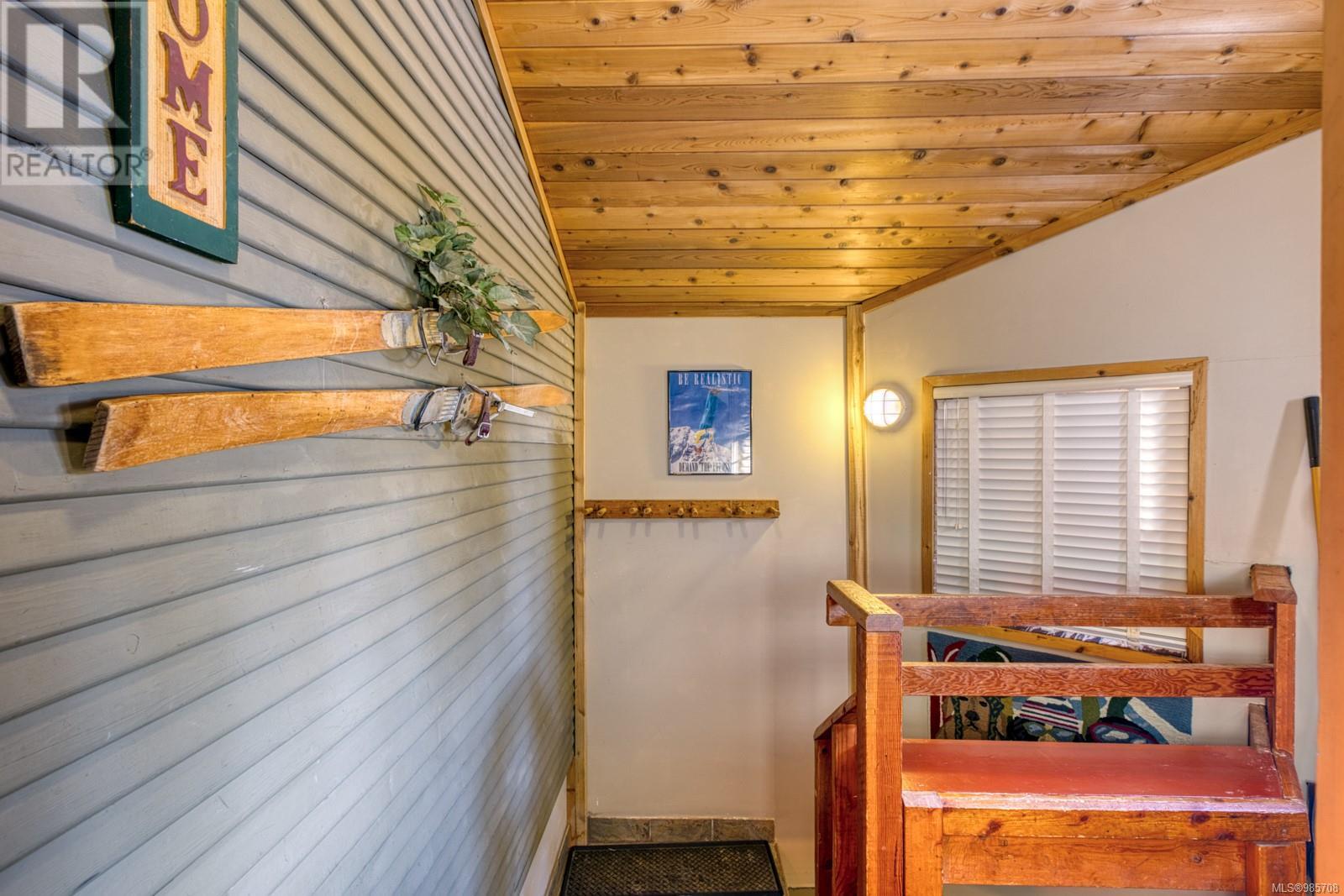 1044 Meadow Lane, Courtenay real estate listing 985708
