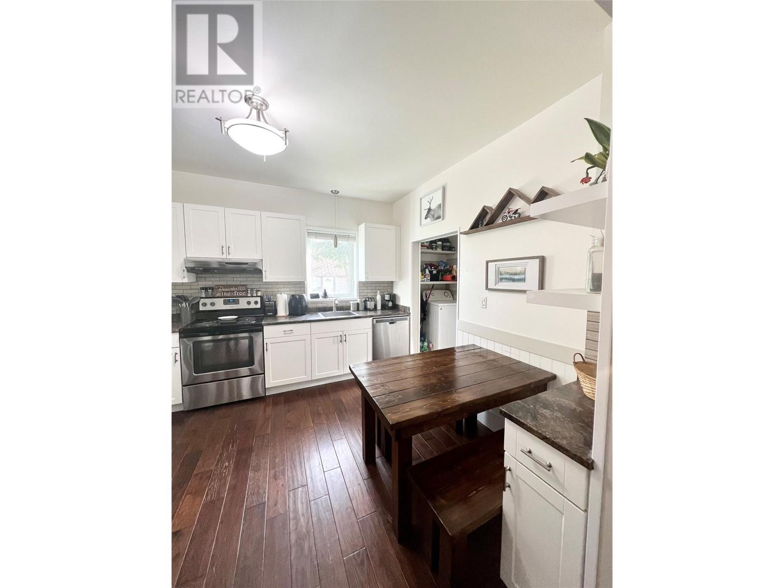  1902 Nicola Avenue, Merritt