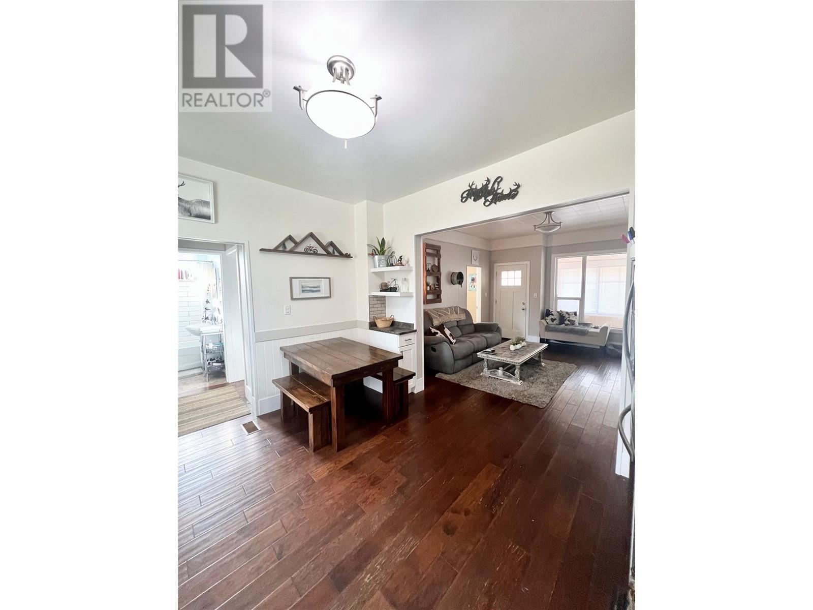  1902 Nicola Avenue, Merritt