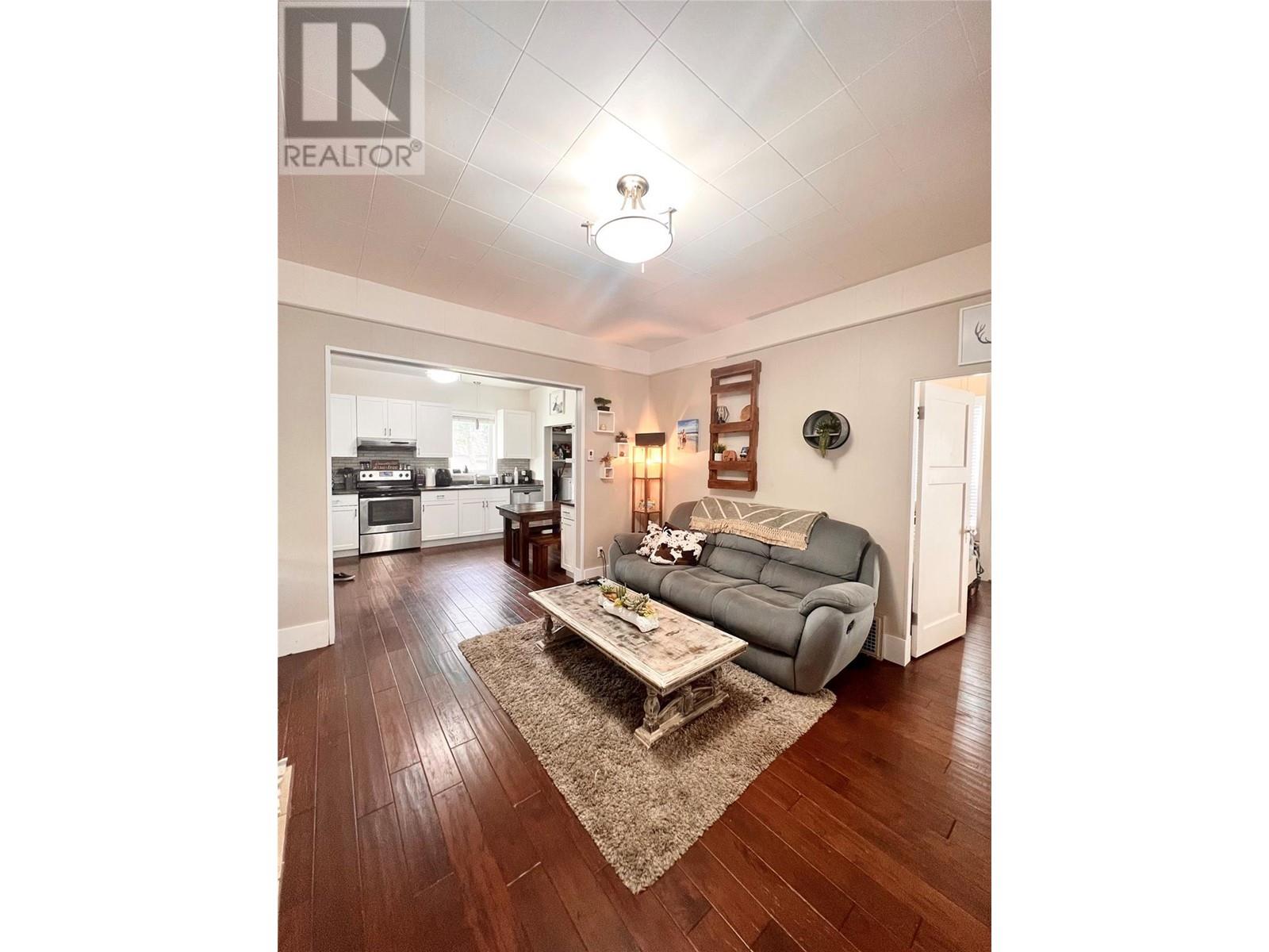  1902 Nicola Avenue, Merritt