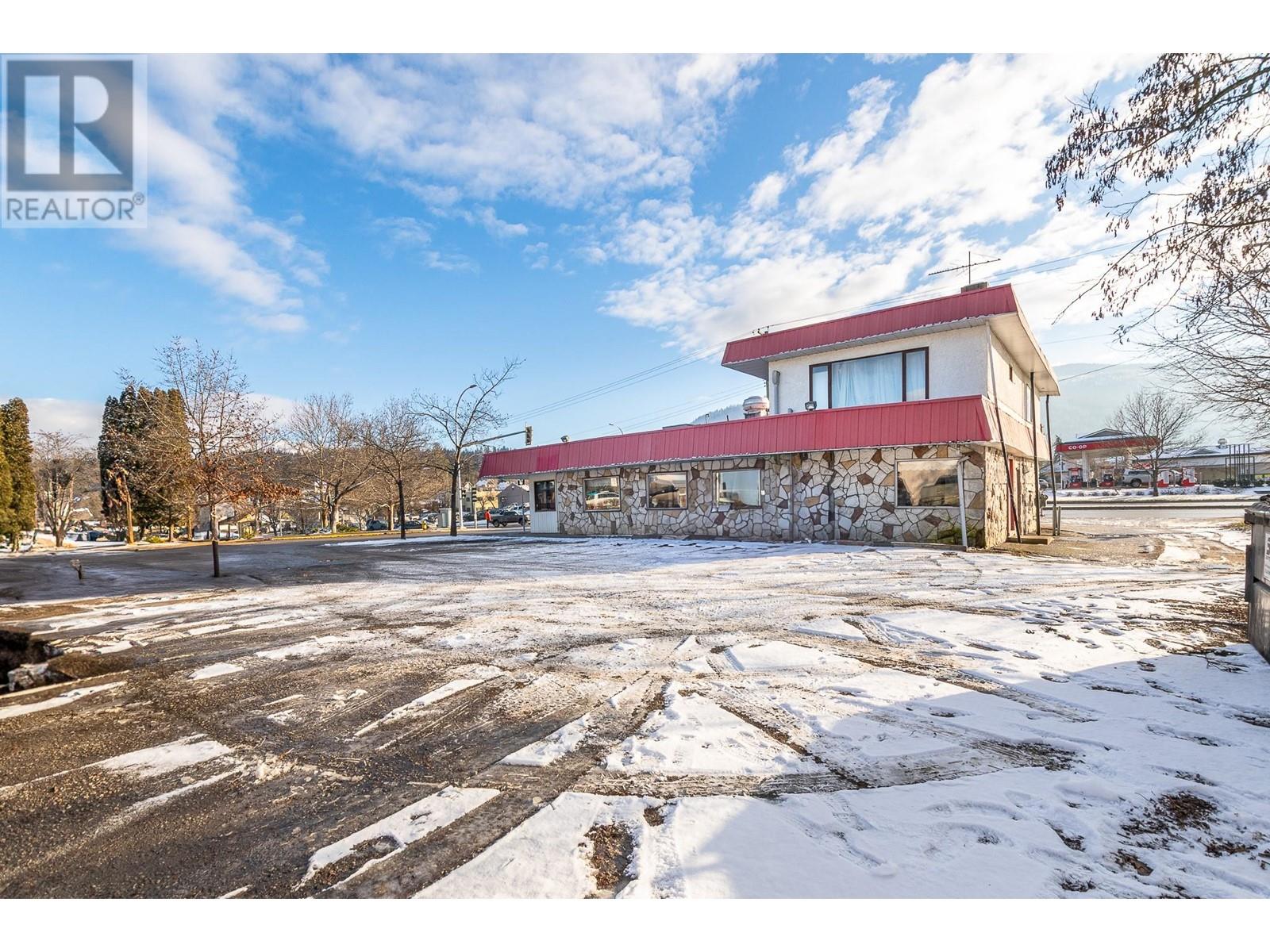Photo 9 of 21 61 Shuswap Street Nw, Salmon Arm BC