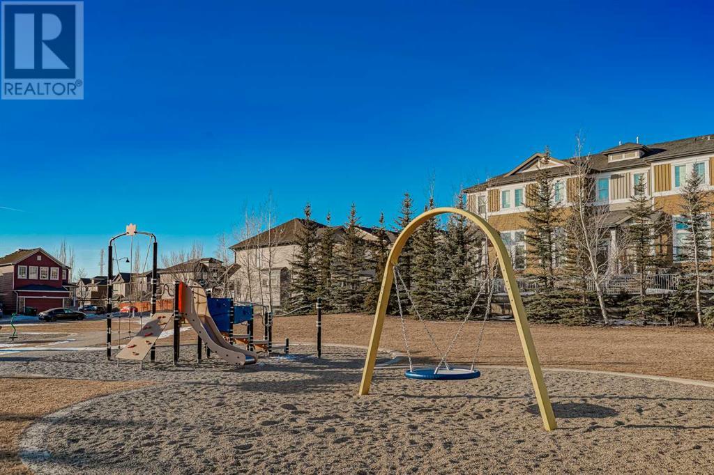 Single Family House 4 Level for Sale in  Evanston Square NW Evanston Calgary 