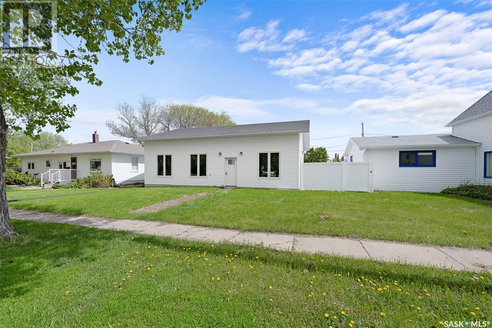 Photo 2 of 214 Main Street, Rouleau SK