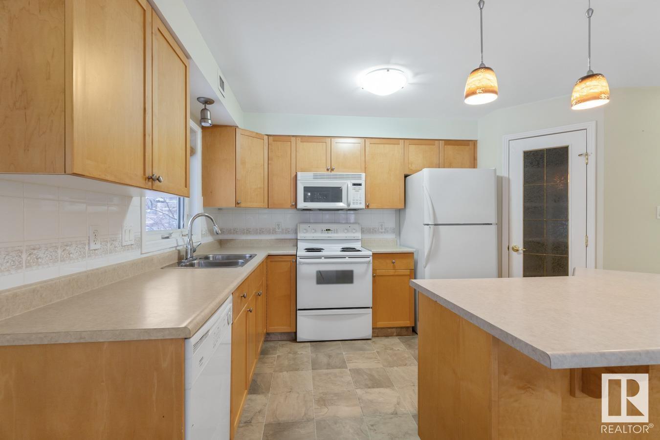 #210 8909 100 ST NW, Edmonton