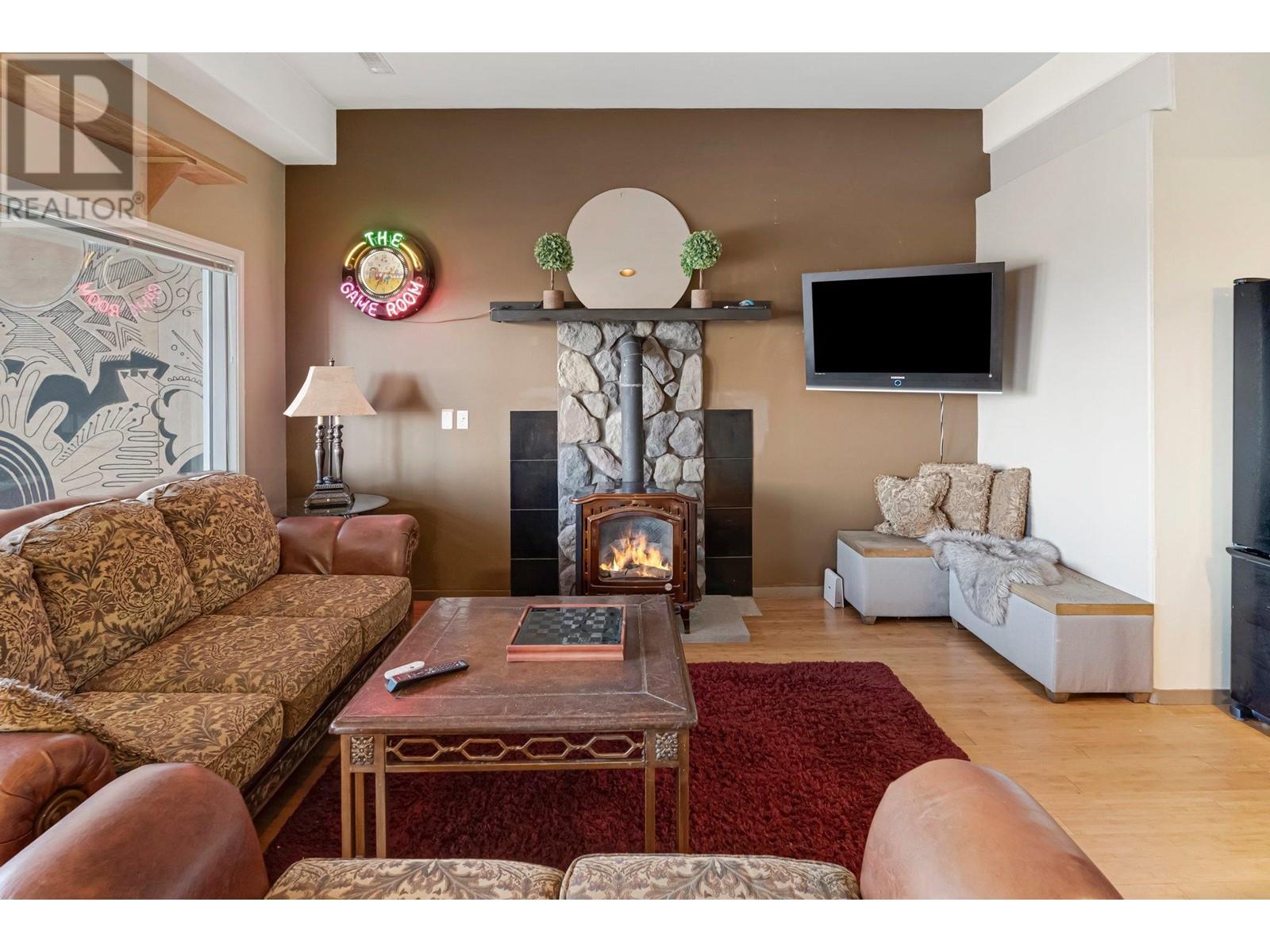  882 Toovey Road, Kelowna