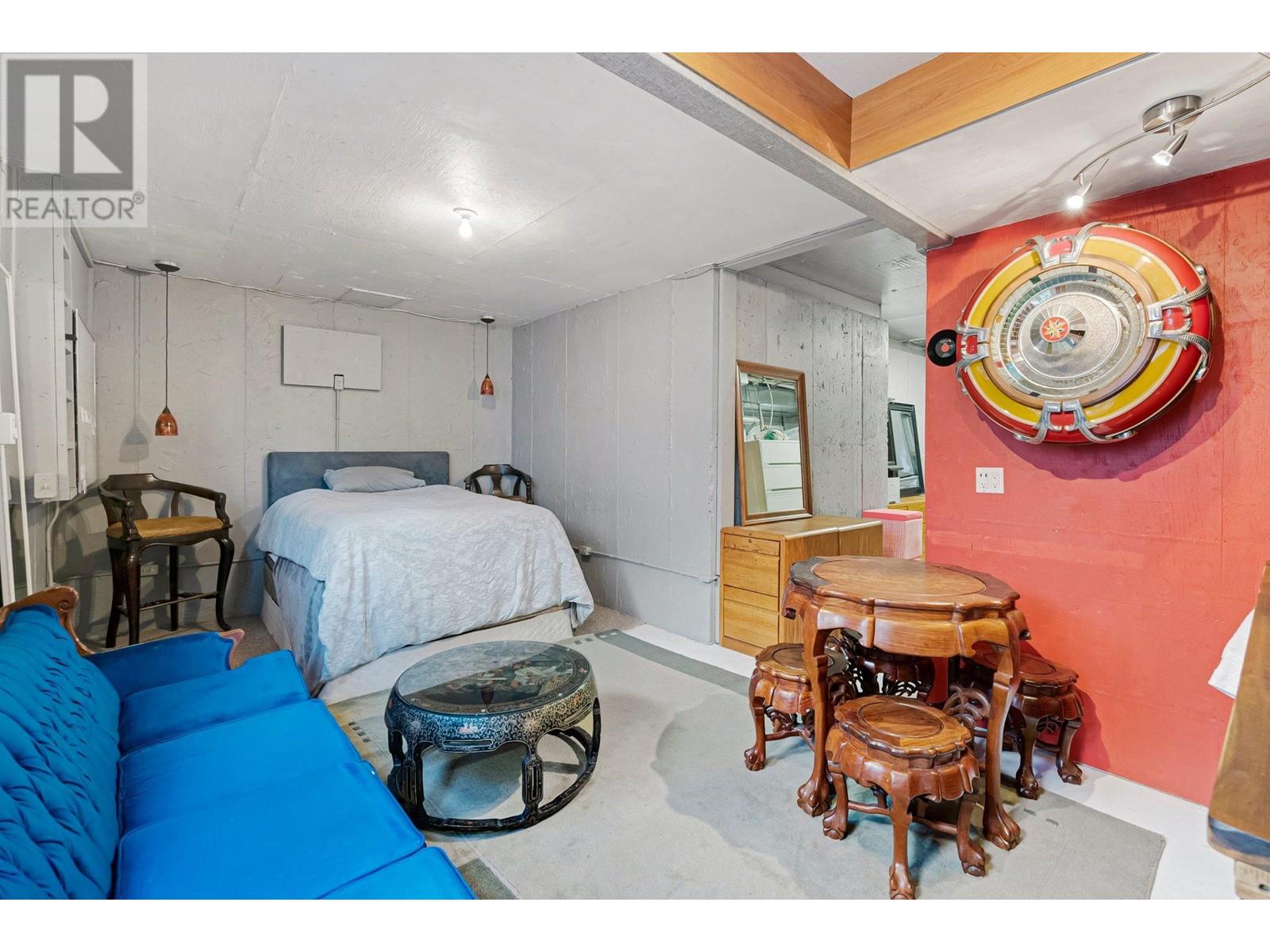  882 Toovey Road, Kelowna