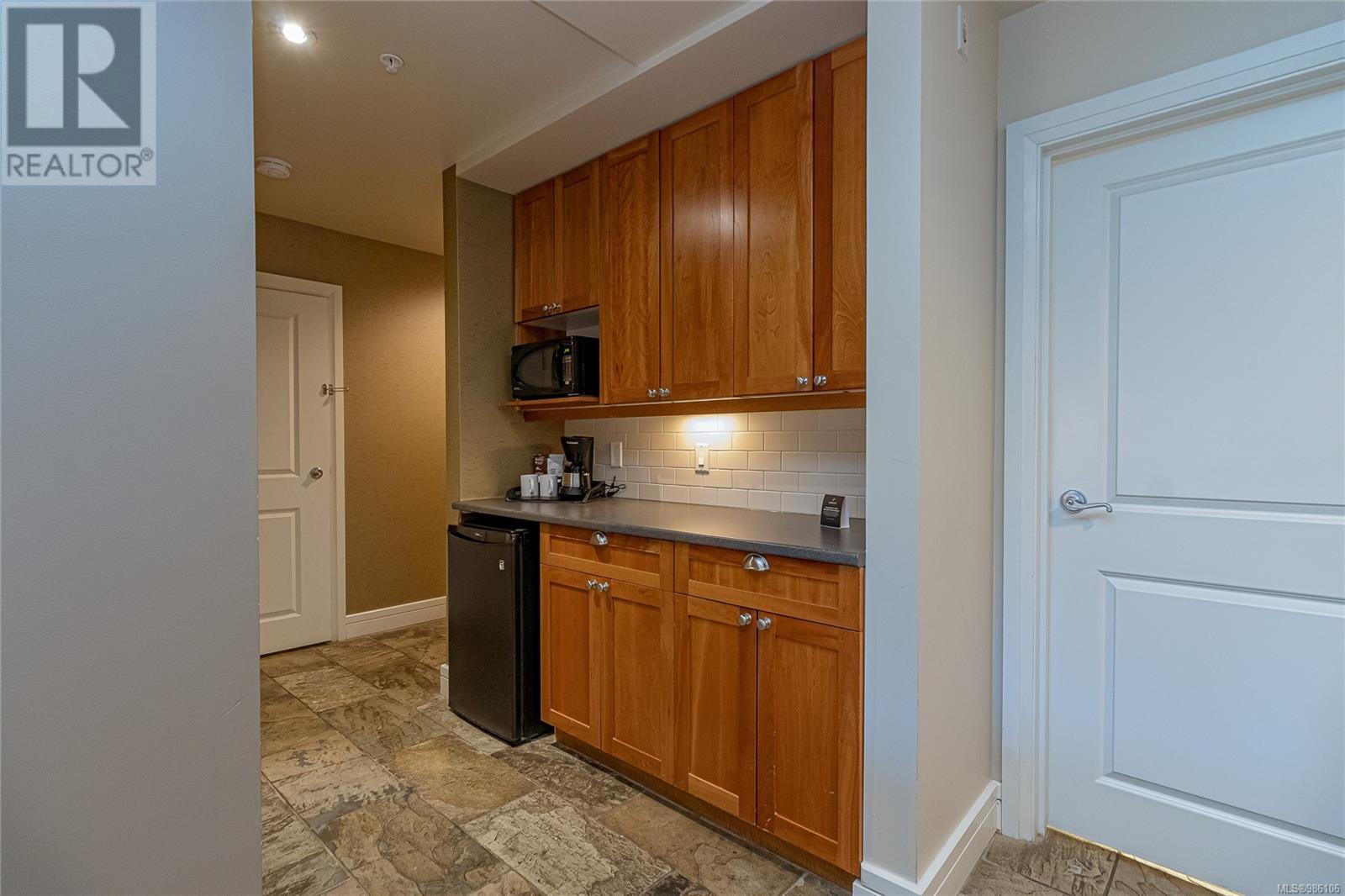 218-220 B 1376 Lynburne Pl, Langford real estate listing 986106