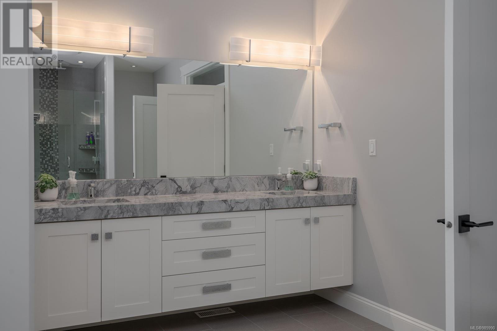 6181 Chase Dr, Port Alberni real estate listing 985990