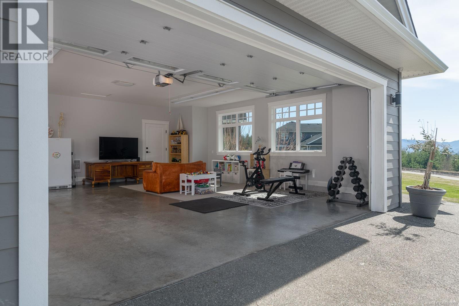 6181 Chase Dr, Port Alberni real estate listing 985990