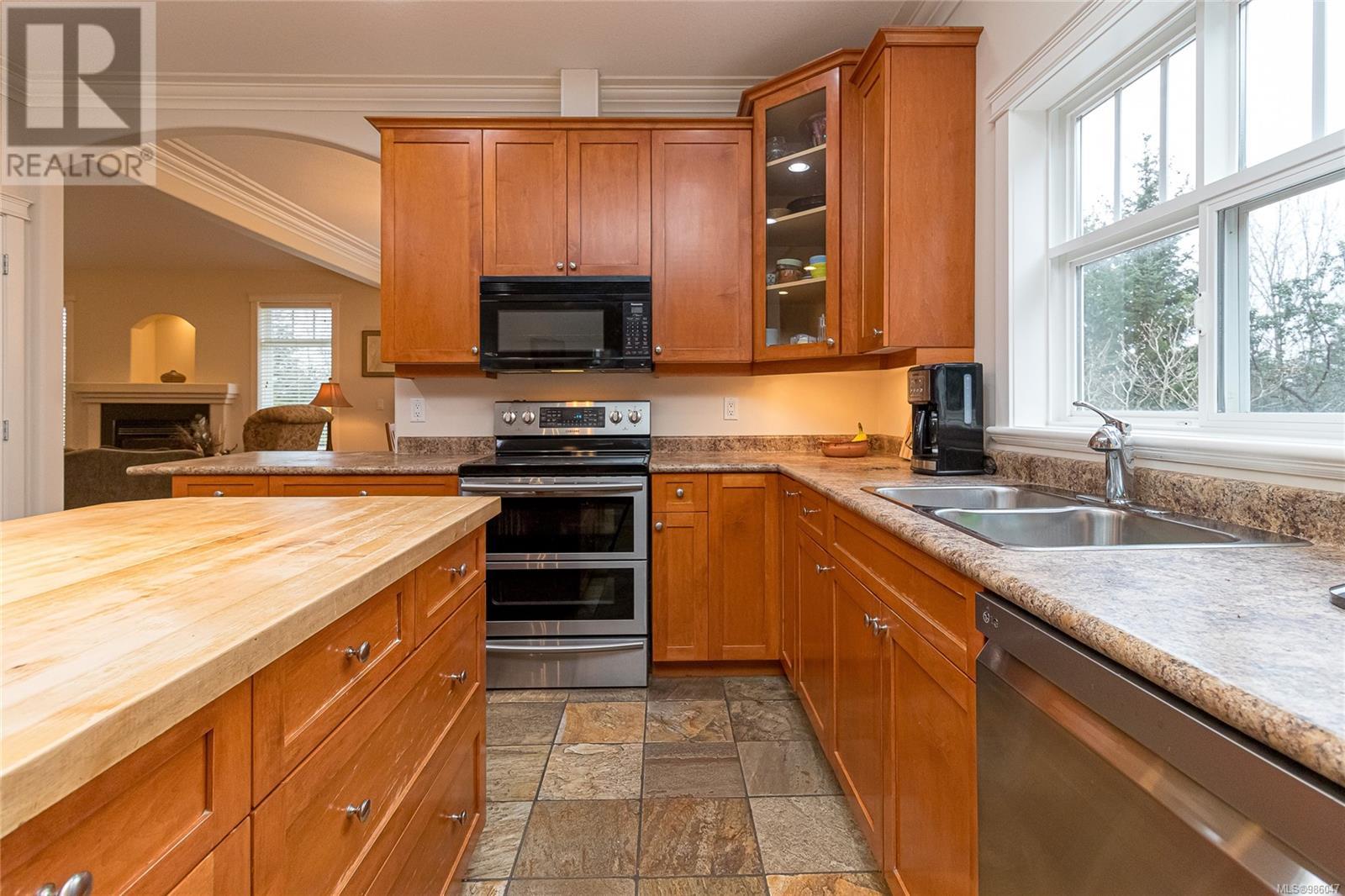 2559 Myles Lake Rd, Nanaimo real estate listing 986047