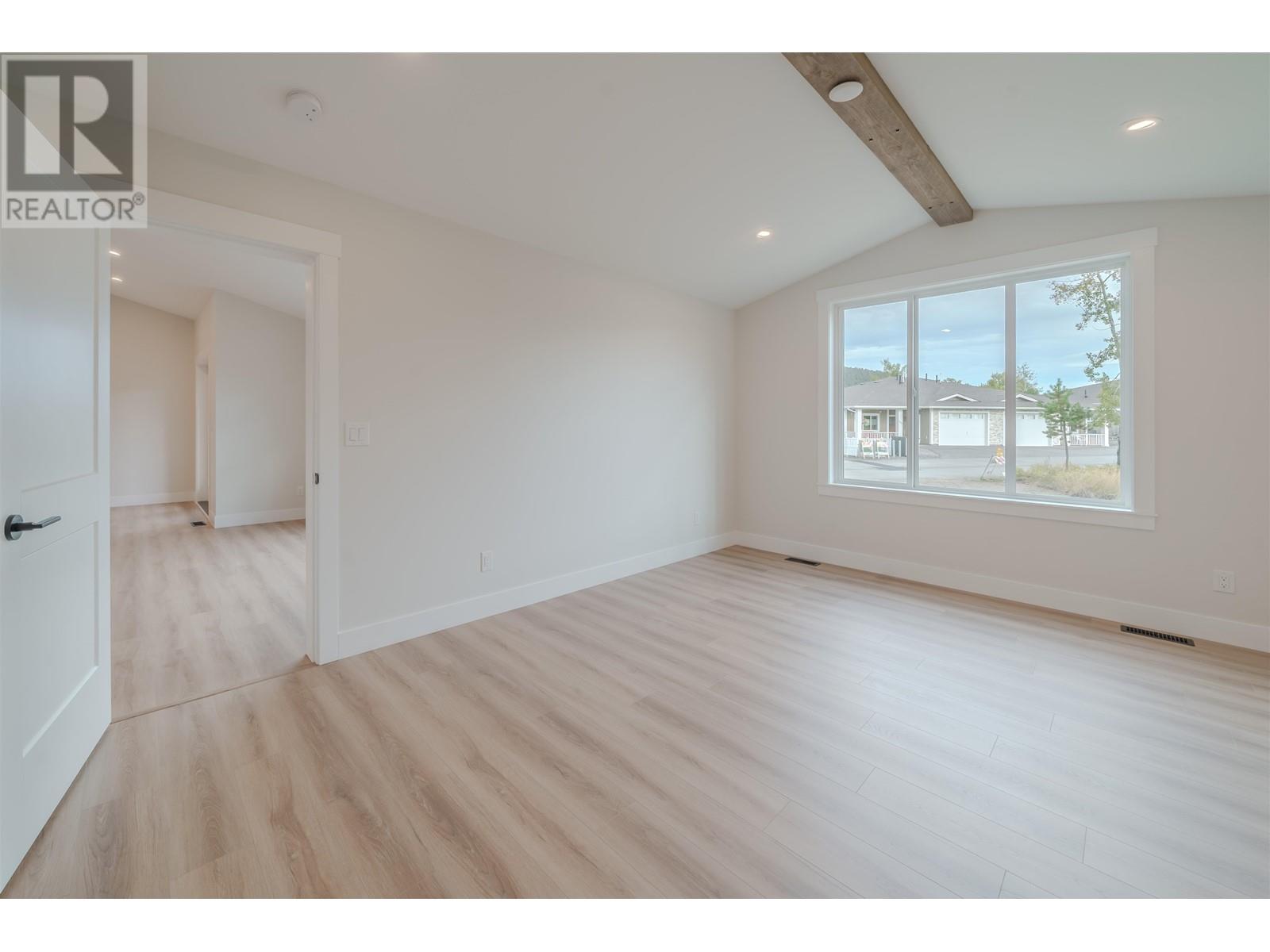 333 SANDHILL CRESCENT, 100 Mile House