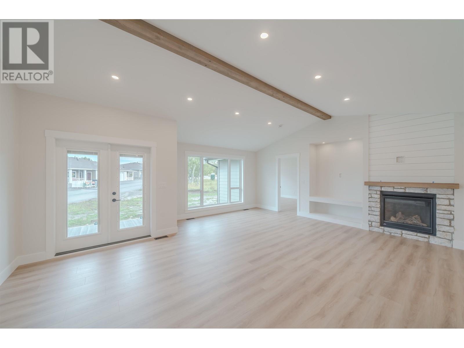 333 SANDHILL CRESCENT, 100 Mile House