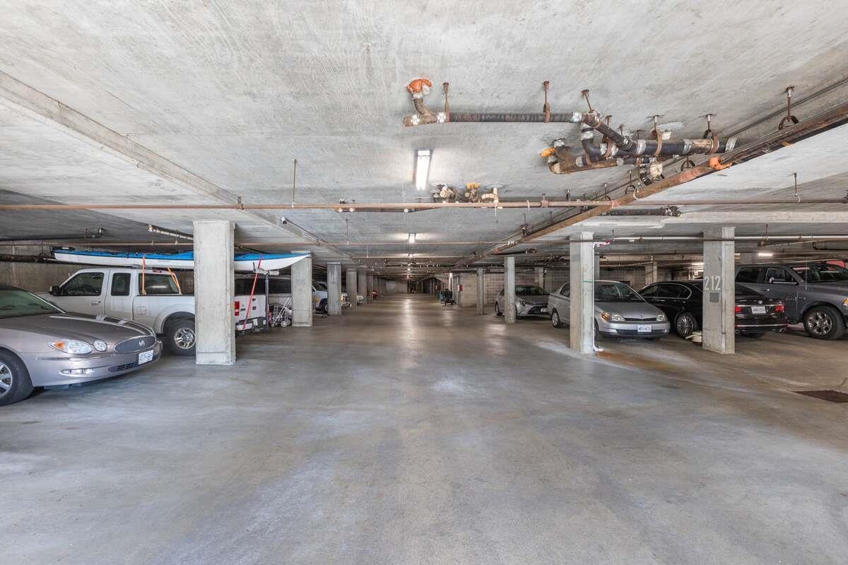 102 15020 NORTH BLUFF ROAD, White Rock real estate listing R2962464
