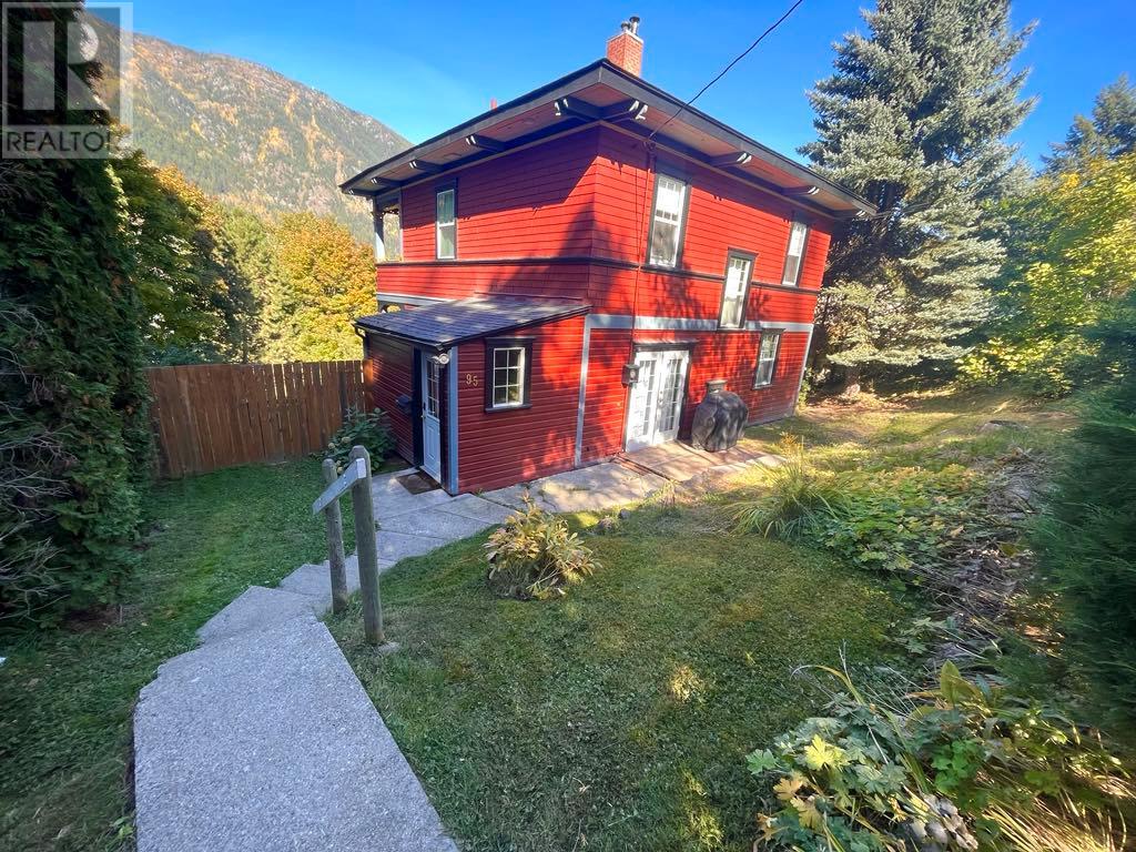Photo 3 of 95 High Street, Nelson BC