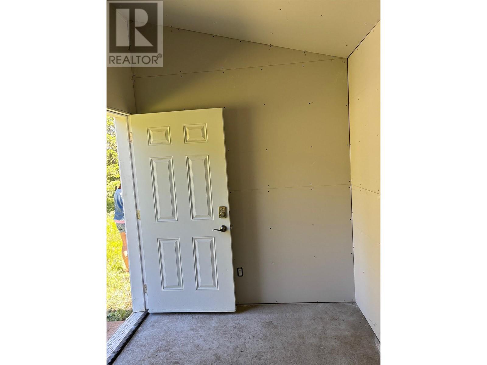 100 COUGAR Court, Osoyoos
