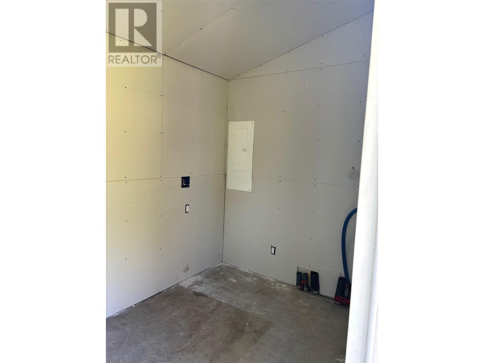 100 COUGAR Court, Osoyoos