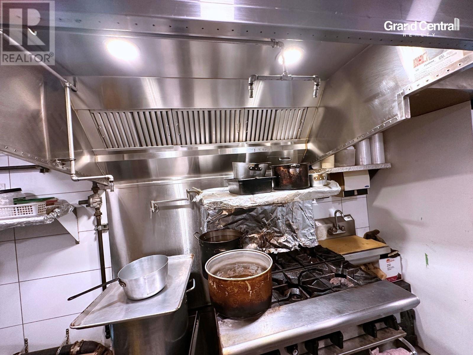 14 555 W HASTINGS STREET, Vancouver