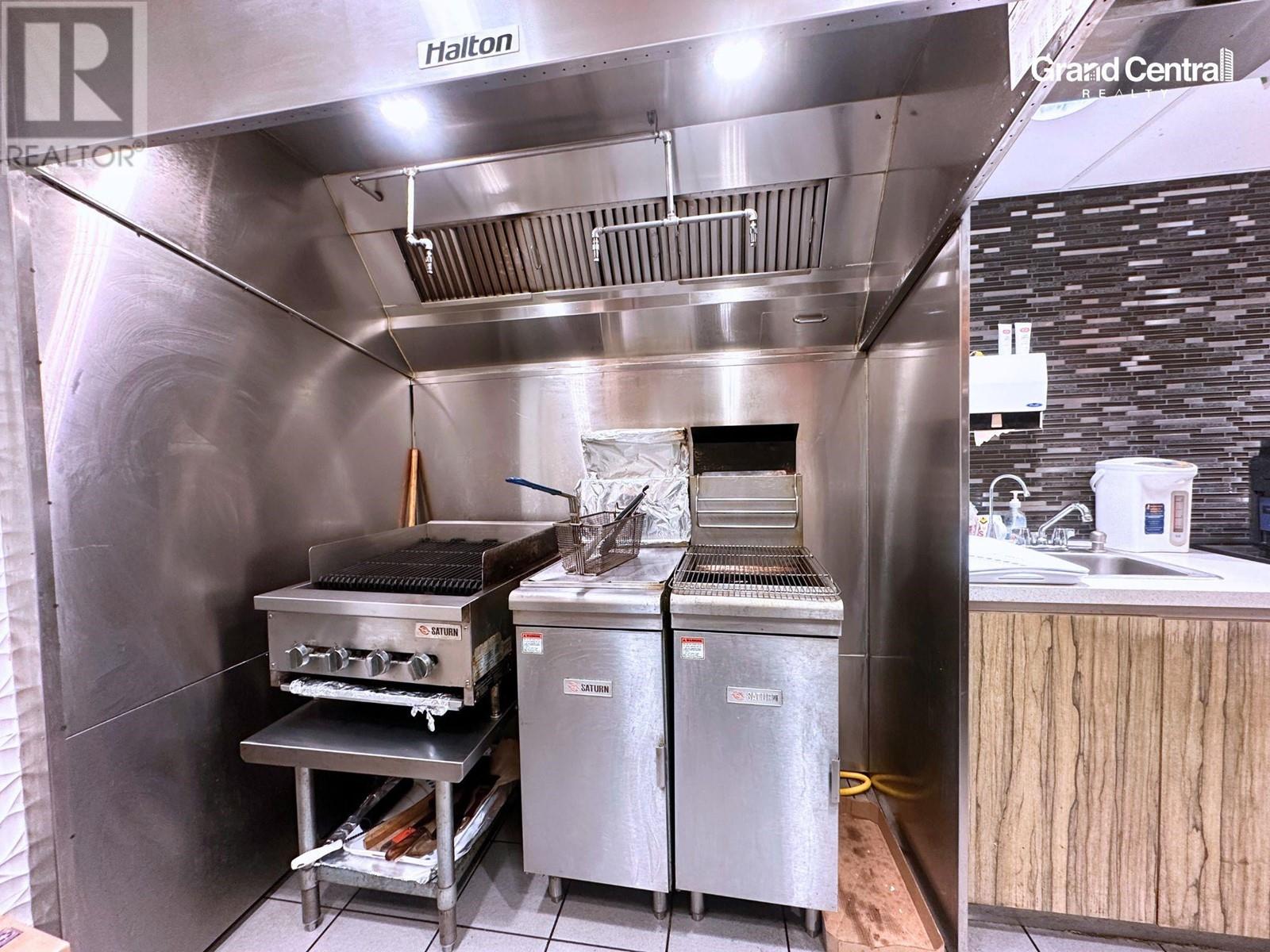 14 555 W HASTINGS STREET, Vancouver