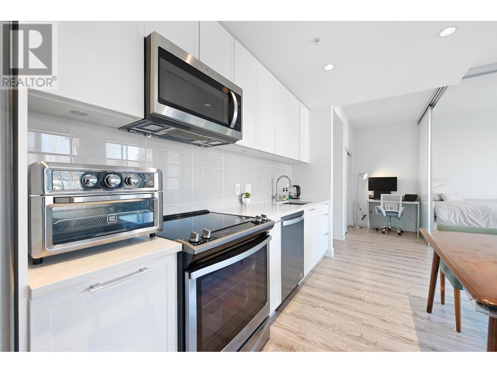 Photo 13 of 307 2382 Atkins Avenue, Port Coquitlam BC