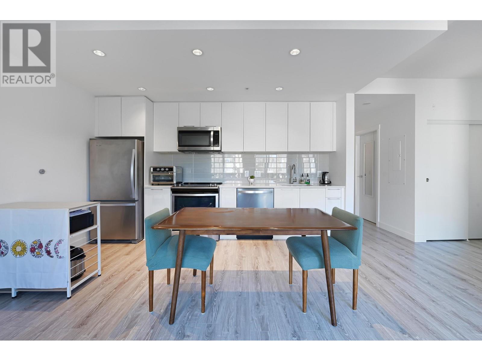 Photo 6 of 307 2382 Atkins Avenue, Port Coquitlam BC