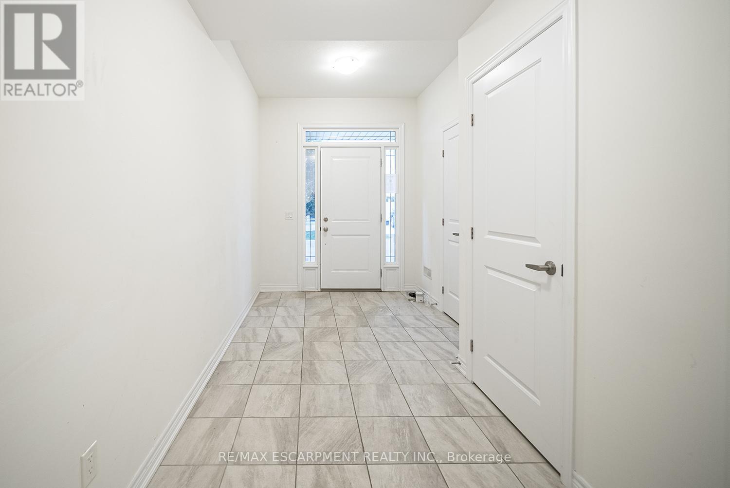 Photo 8 of 169 77 Diana Avenue, Brantford ON