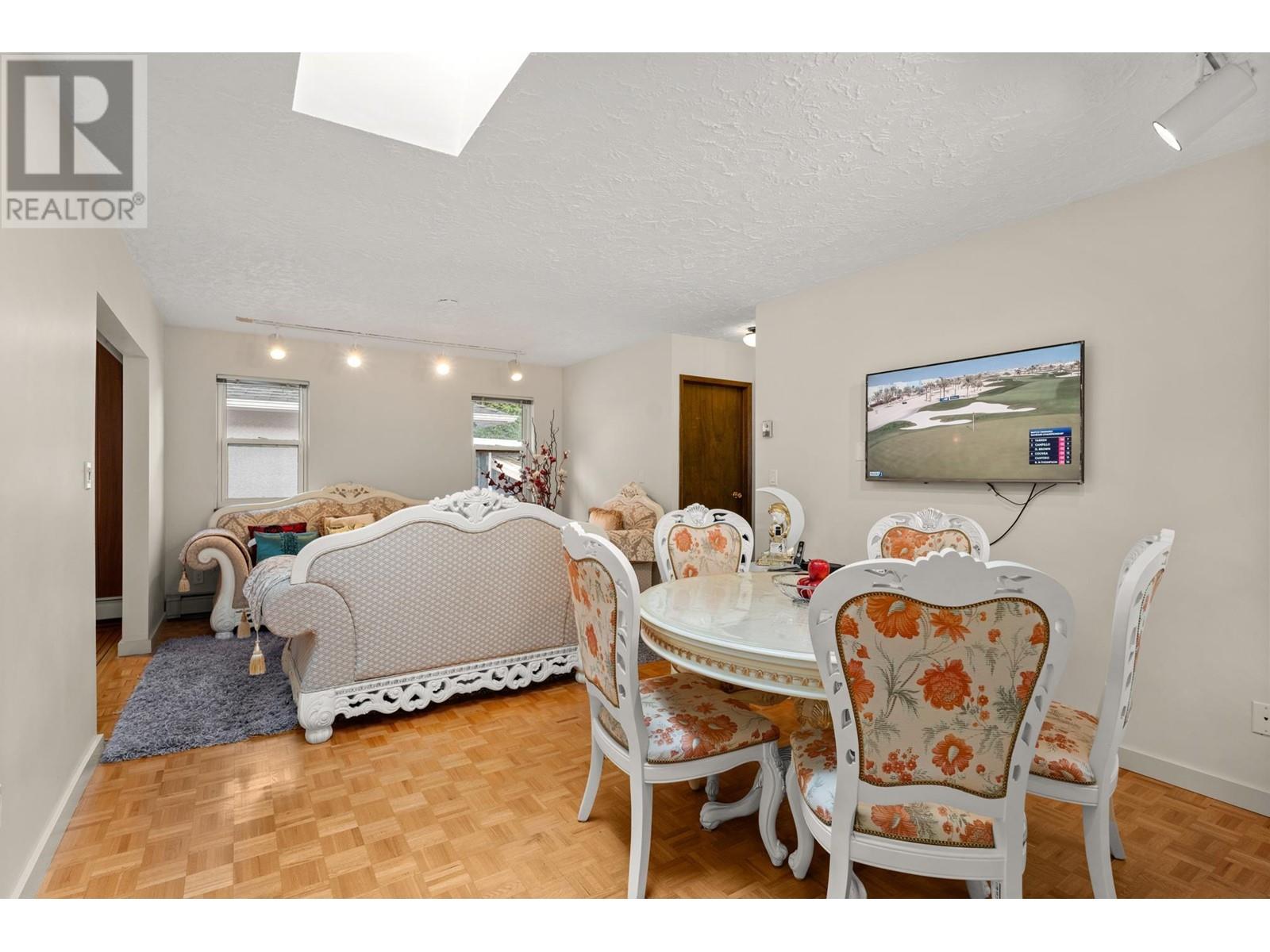 Photo 11 of 4651 W 16th Avenue, Vancouver BC