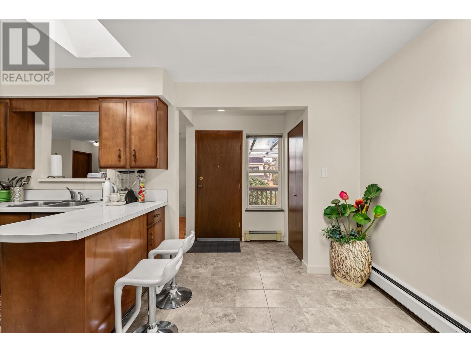Photo 13 of 4651 W 16th Avenue, Vancouver BC