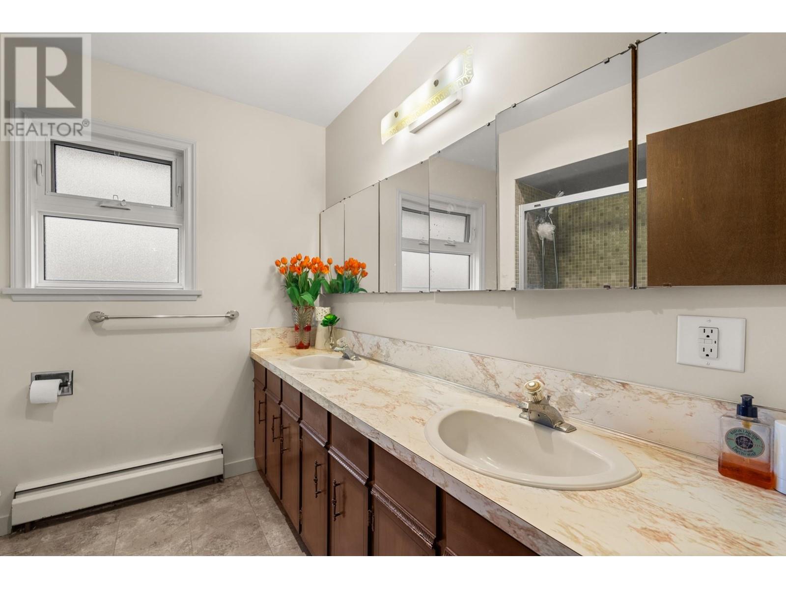 Photo 18 of 4651 W 16th Avenue, Vancouver BC