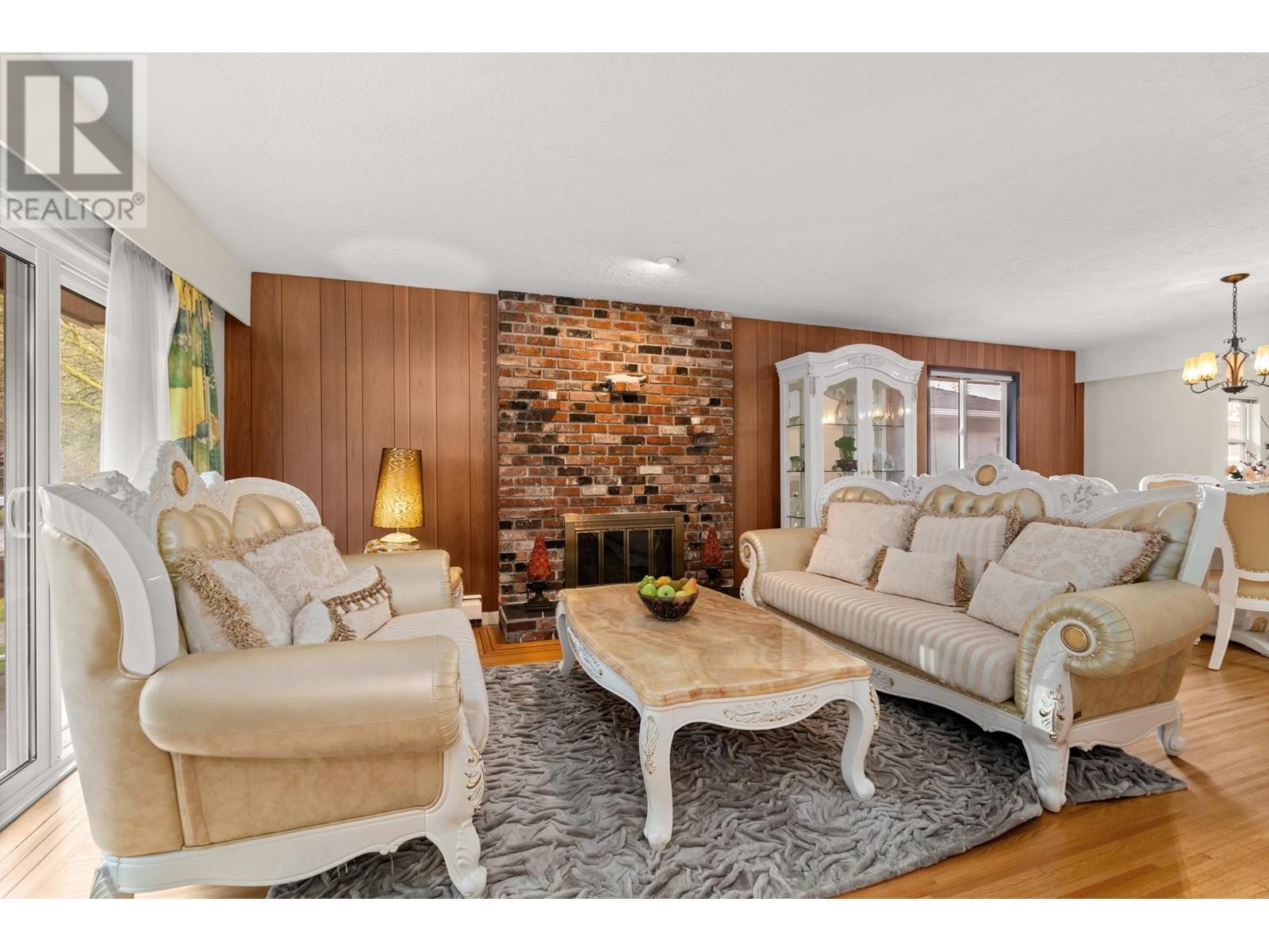 Photo 2 of 4651 W 16th Avenue, Vancouver BC