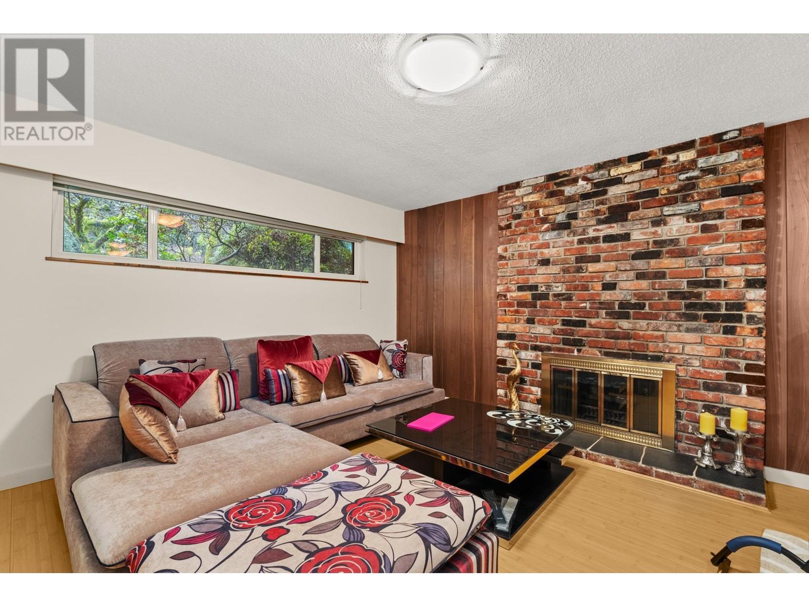 Photo 20 of 4651 W 16th Avenue, Vancouver BC