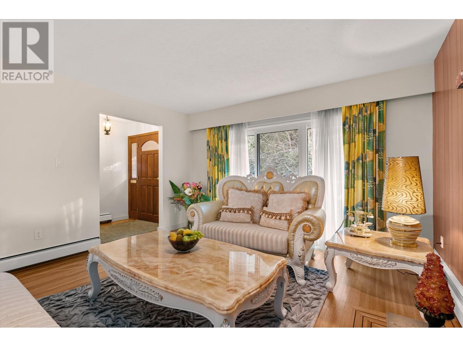 Photo 4 of 4651 W 16th Avenue, Vancouver BC