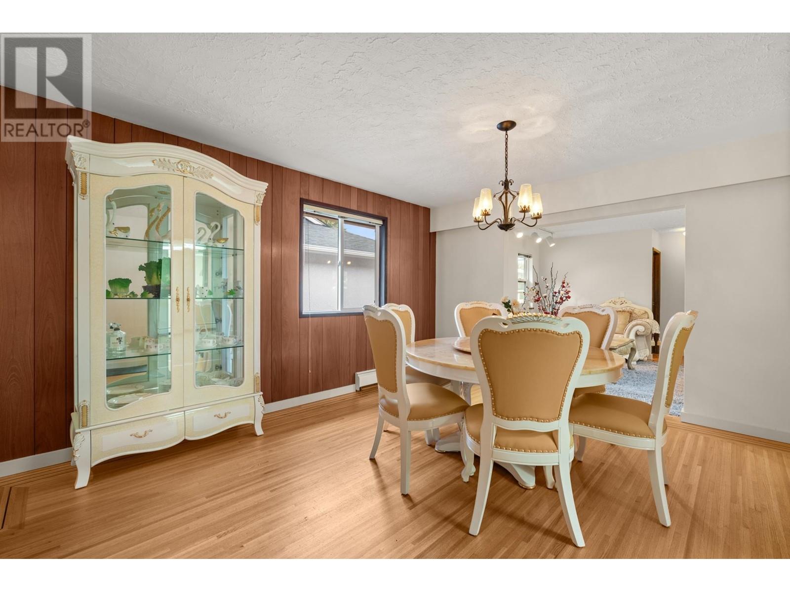 Photo 5 of 4651 W 16th Avenue, Vancouver BC