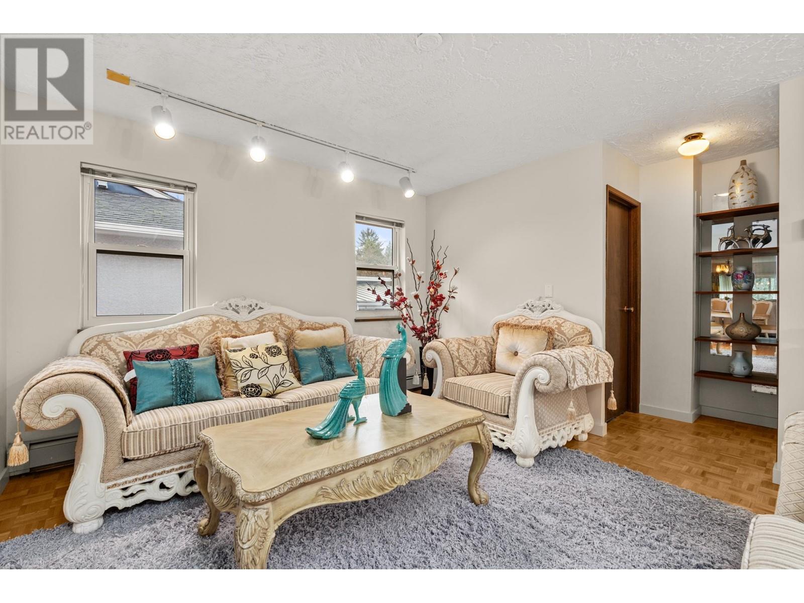 Photo 8 of 4651 W 16th Avenue, Vancouver BC