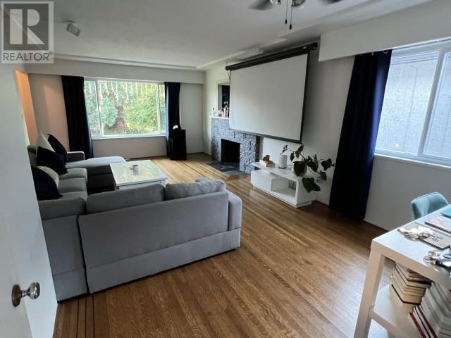 Photo 2 of 447 E 30th Avenue, Vancouver BC