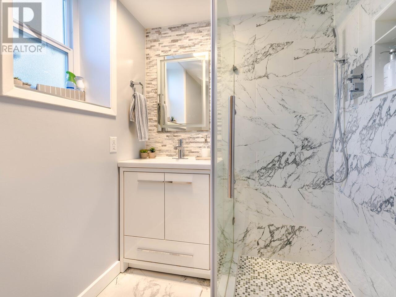 Photo 12 of 447 E 30th Avenue, Vancouver BC