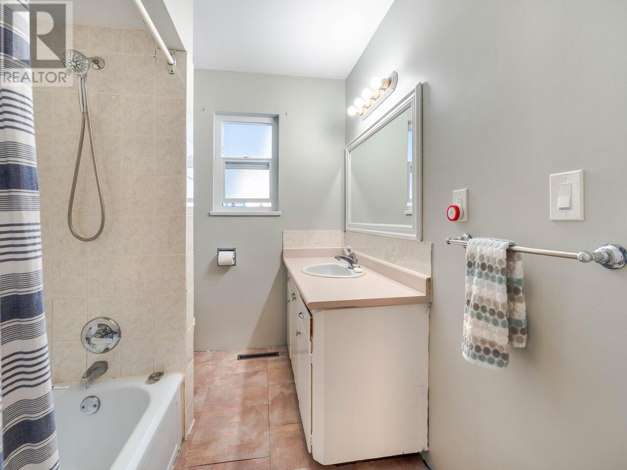 Photo 6 of 447 E 30th Avenue, Vancouver BC