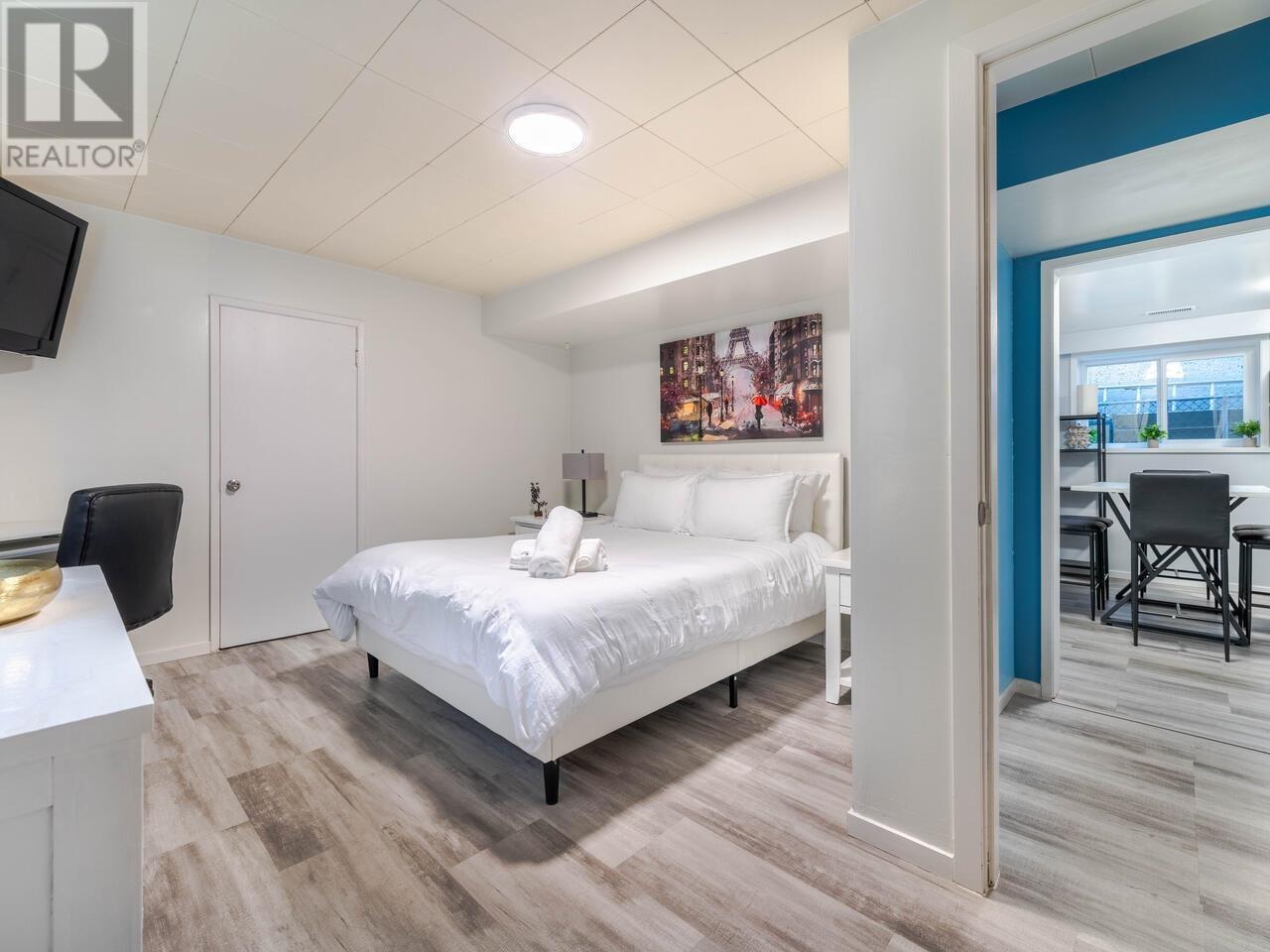 Photo 9 of 447 E 30th Avenue, Vancouver BC