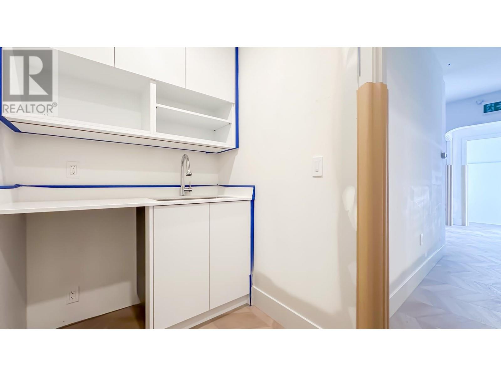Photo 6 of 8273 Oak Street, Vancouver BC