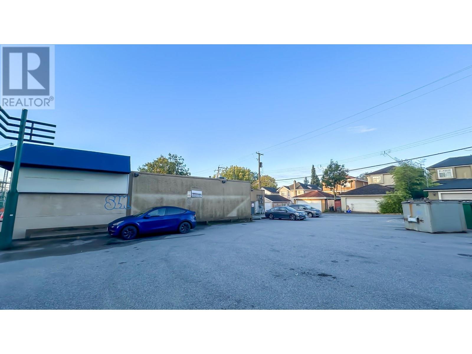 Photo 4 of 8273 Oak Street, Vancouver BC