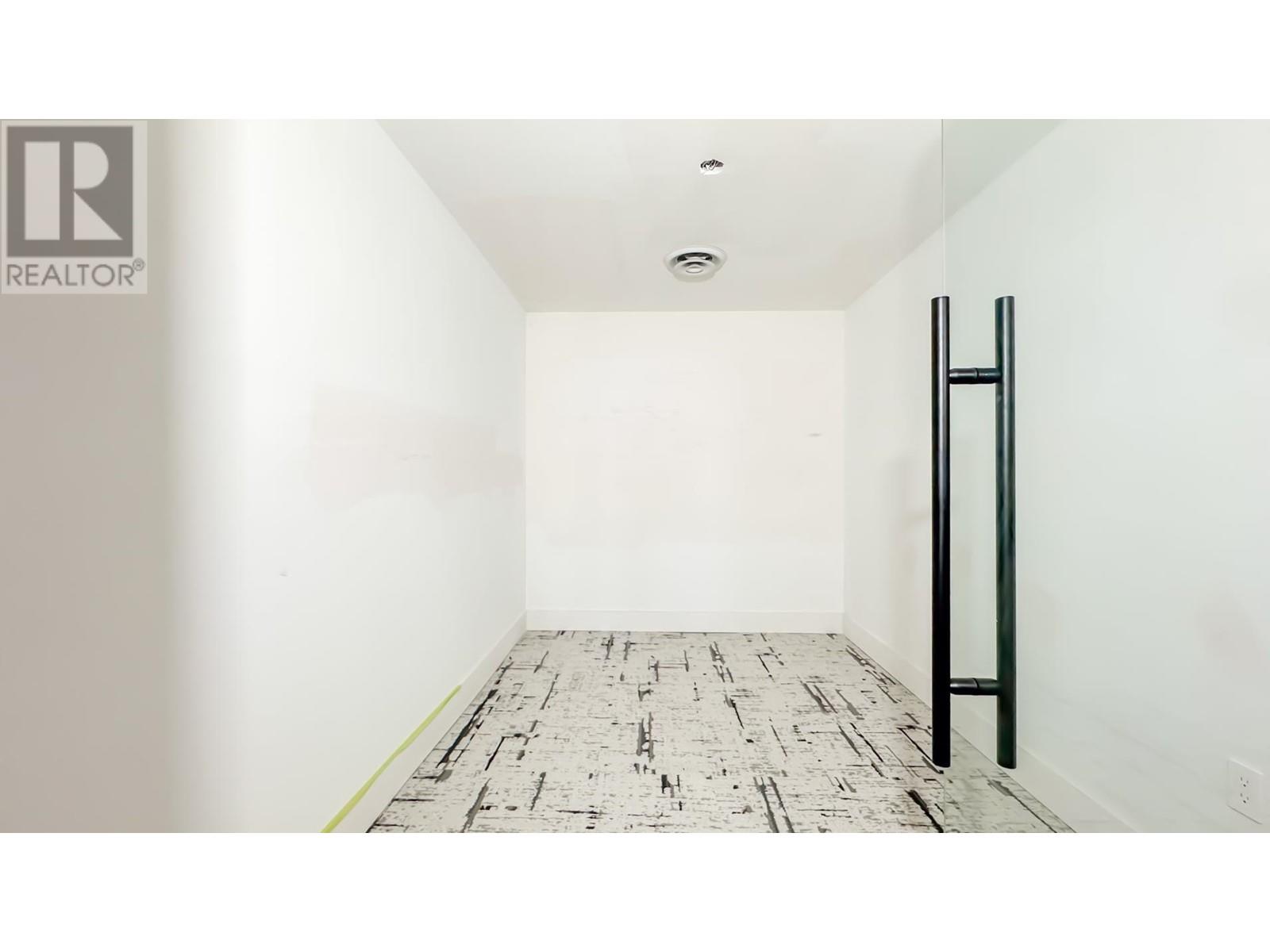 Photo 7 of 8273 Oak Street, Vancouver BC
