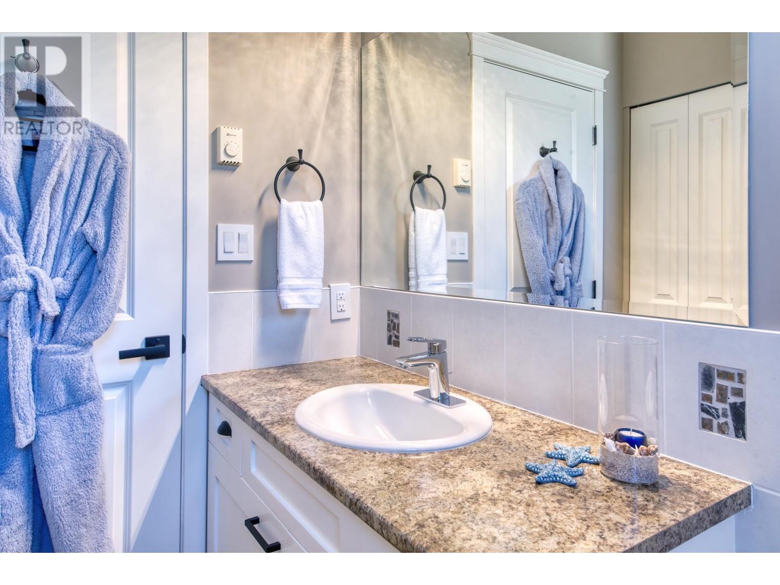 6369 JASPER ROAD, Sechelt