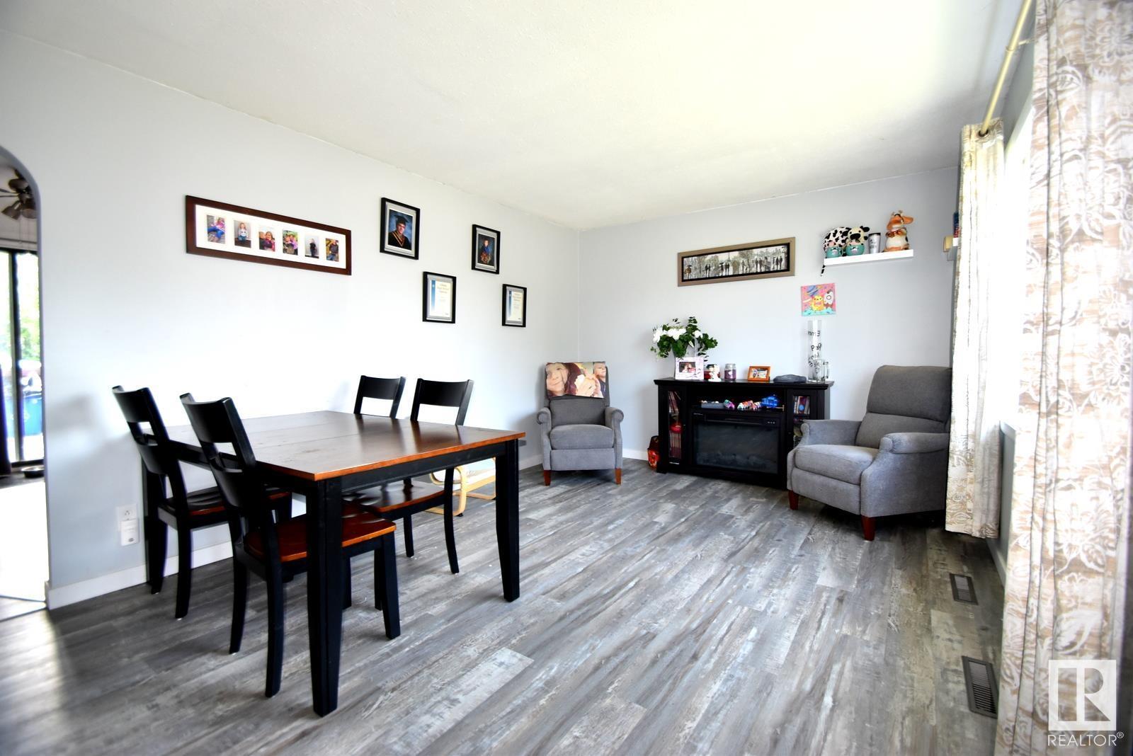 Photo 2 of 4813 51 Av, Kitscoty AB