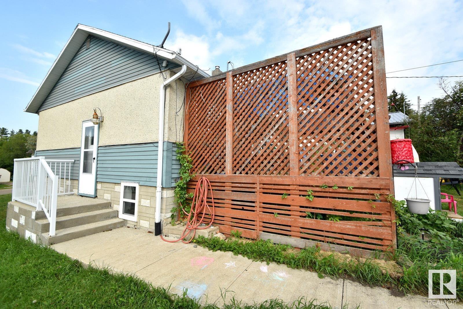 Photo 21 of 4813 51 Av, Kitscoty AB